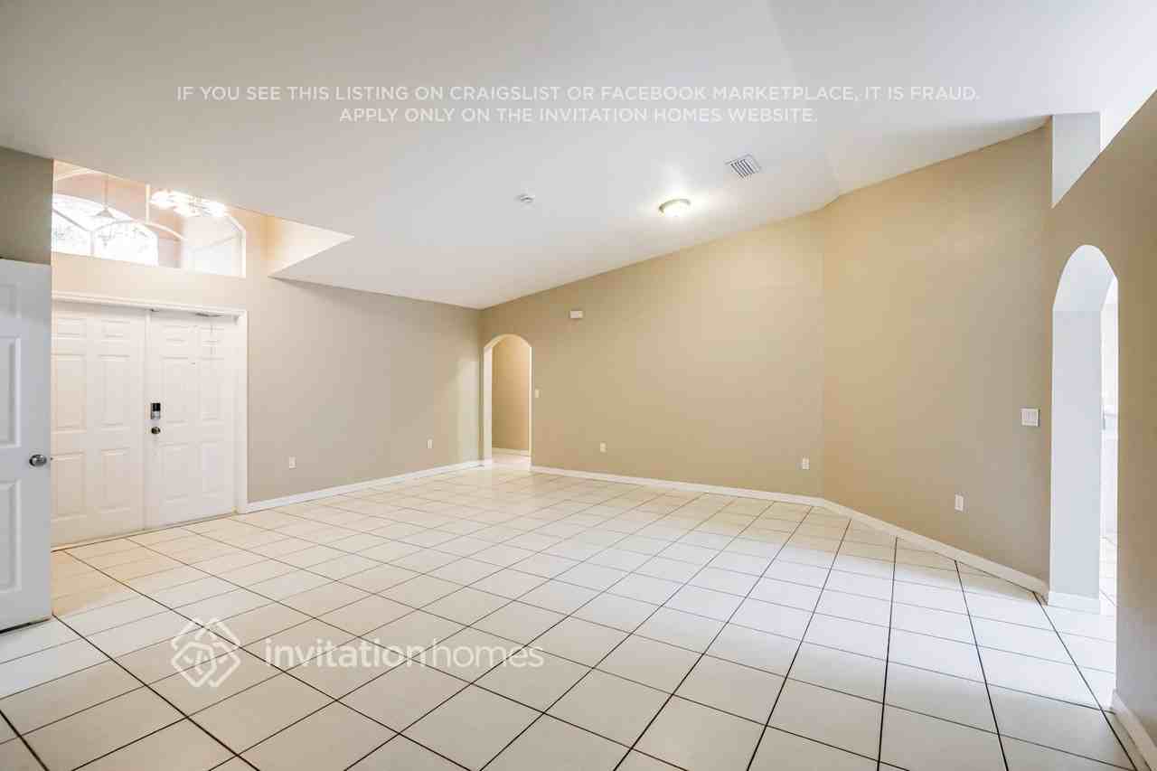 16887 Crestview Ln - Photo 4 of 17