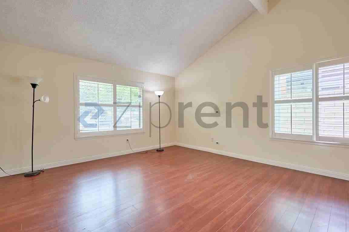 3102 S Manitoba Dr - Photo 2 of 26