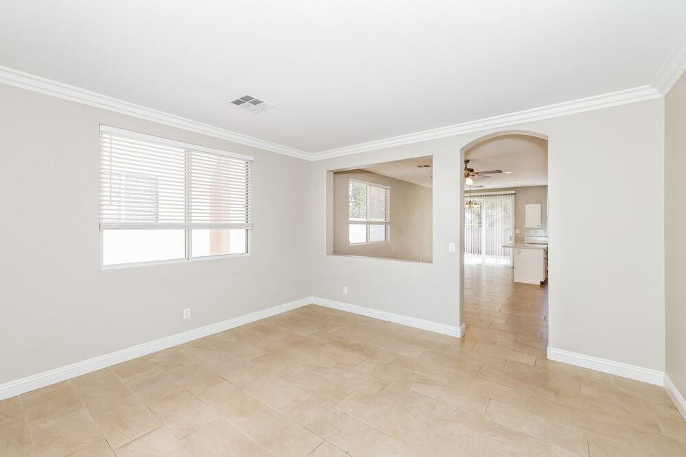 486 Kirkstone Way - Photo 4 of 16