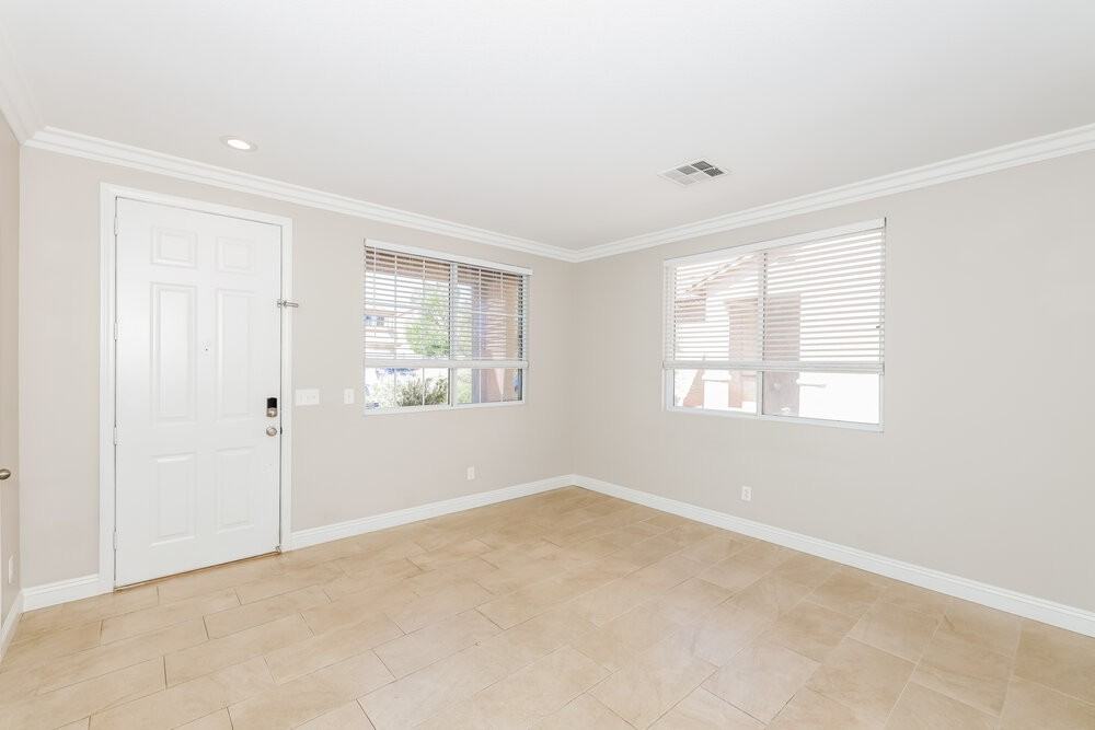 486 Kirkstone Way - Photo 5 of 16