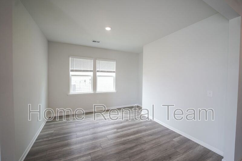 225 Lillian St - Photo 7 of 28