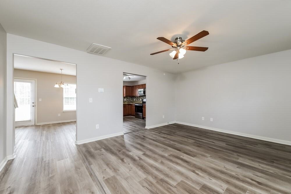 5063 Hogan Point Ct - Photo 5 of 17