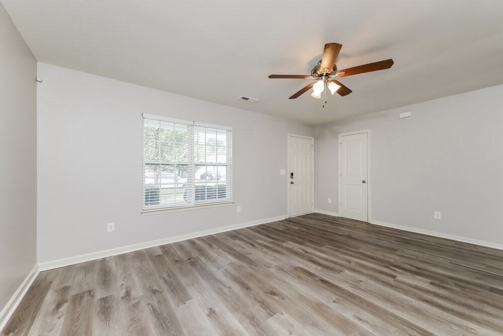 5063 Hogan Point Ct - Photo 6 of 17