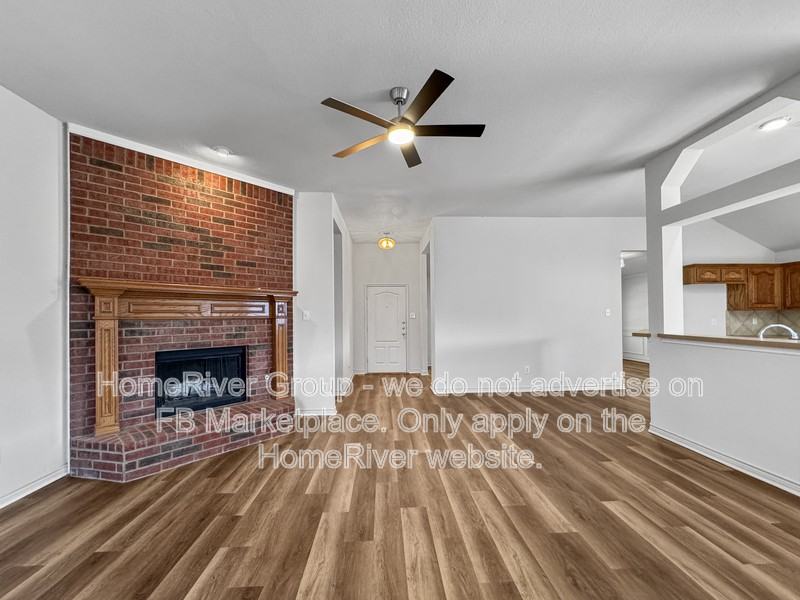 327 Kansas Trl - Photo 3 of 23