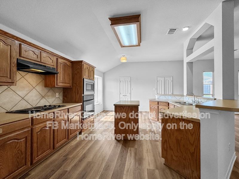 327 Kansas Trl - Photo 4 of 23