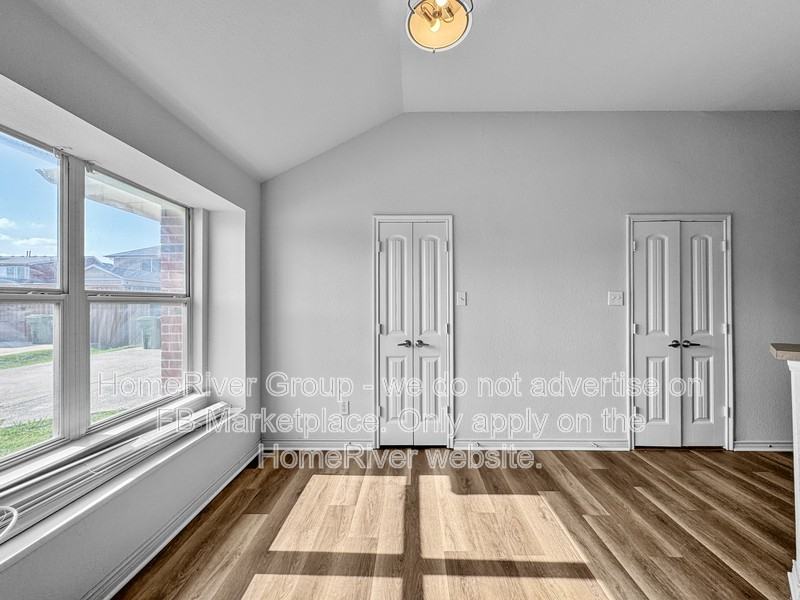 327 Kansas Trl - Photo 7 of 23