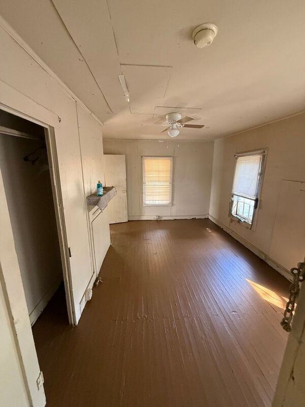 251 Boswell St - Photo 2 of 5