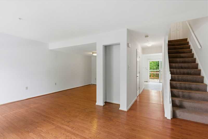 1033 Higgins Way - Photo 2 of 23