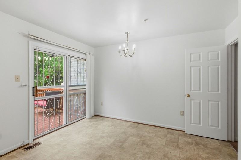 1033 Higgins Way - Photo 6 of 23