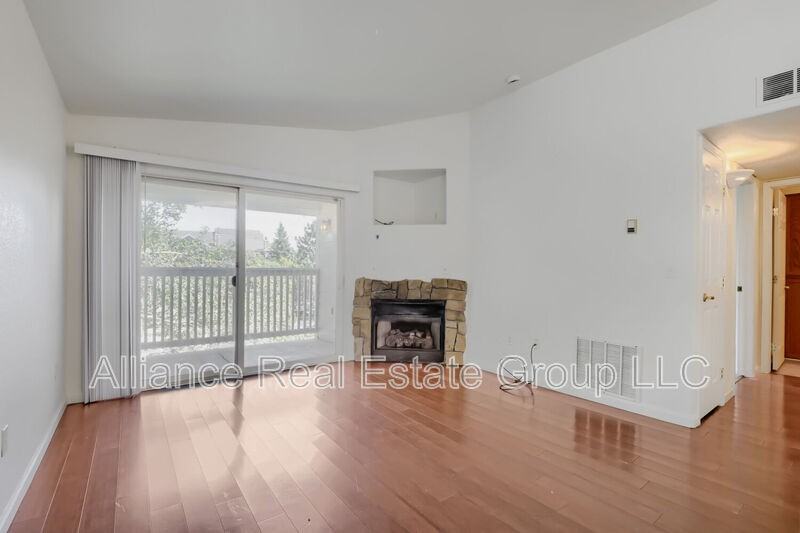 9991 E Idaho Cir #201 - Photo 3 of 10