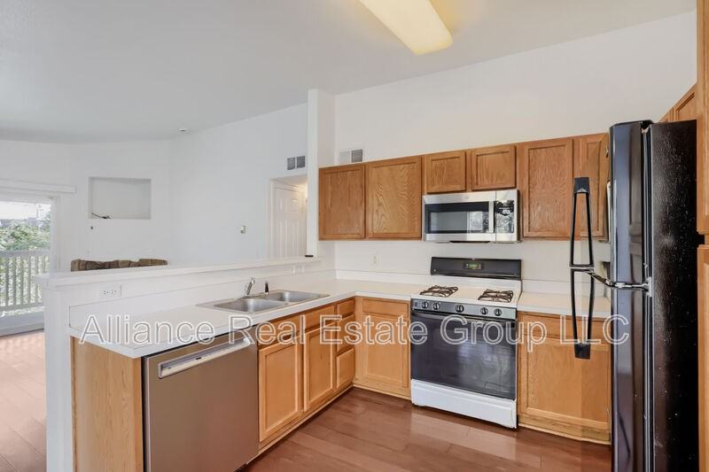 9991 E Idaho Cir #201 - Photo 4 of 10