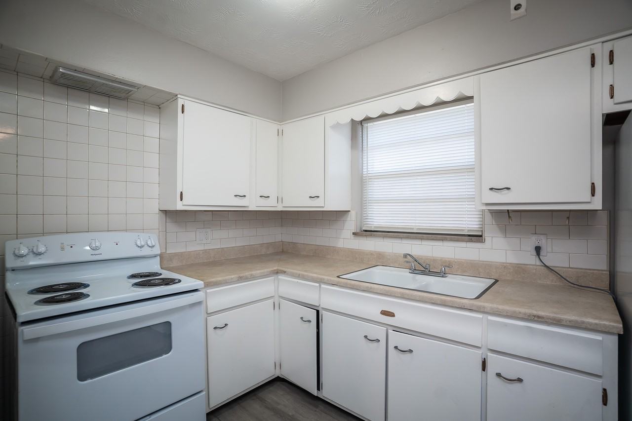 2525 Lakeview Ave - Photo 2 of 18