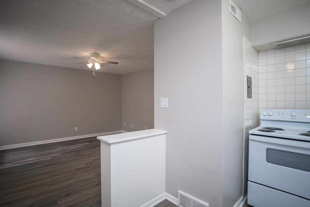 2525 Lakeview Ave - Photo 4 of 18