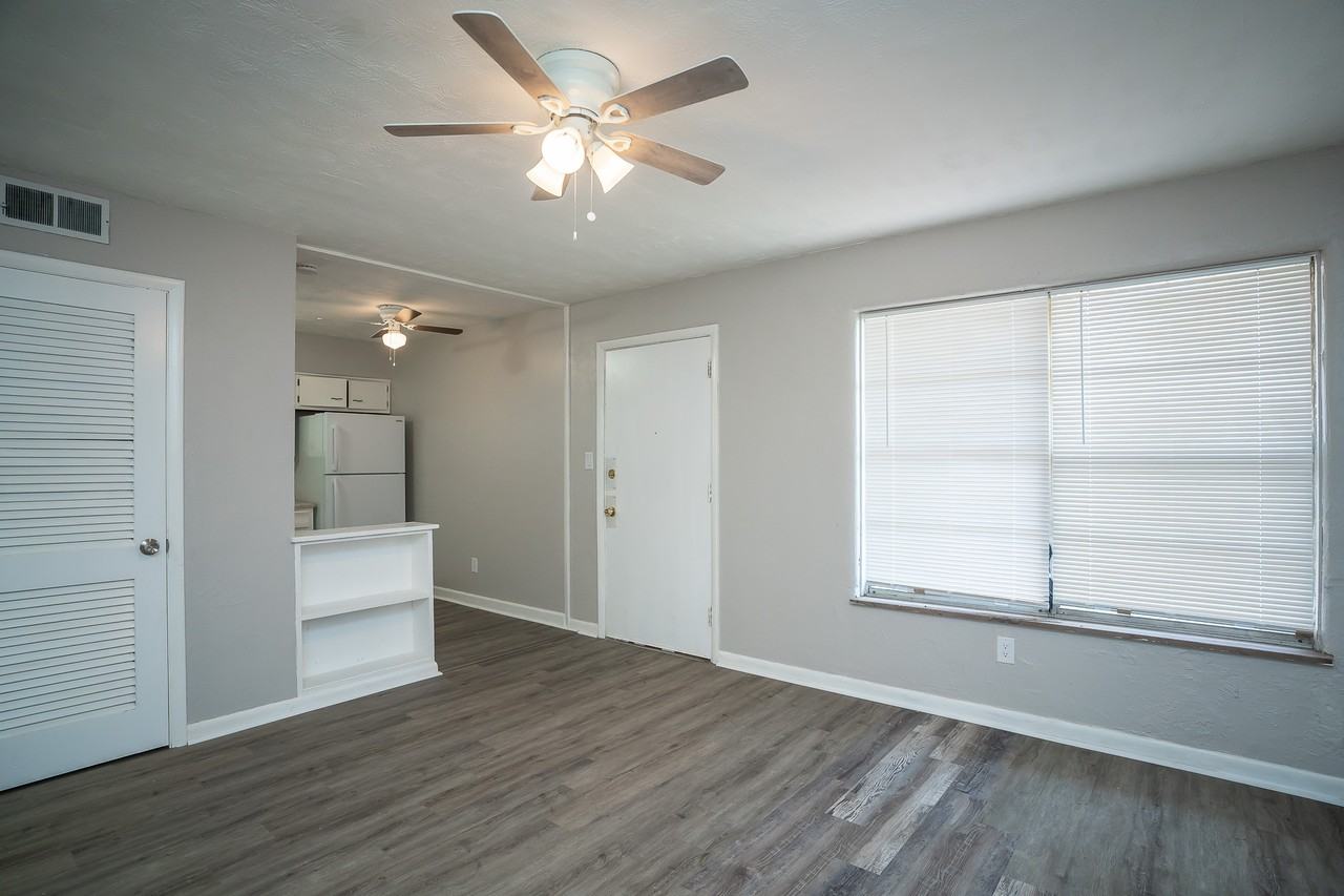 2525 Lakeview Ave - Photo 5 of 18