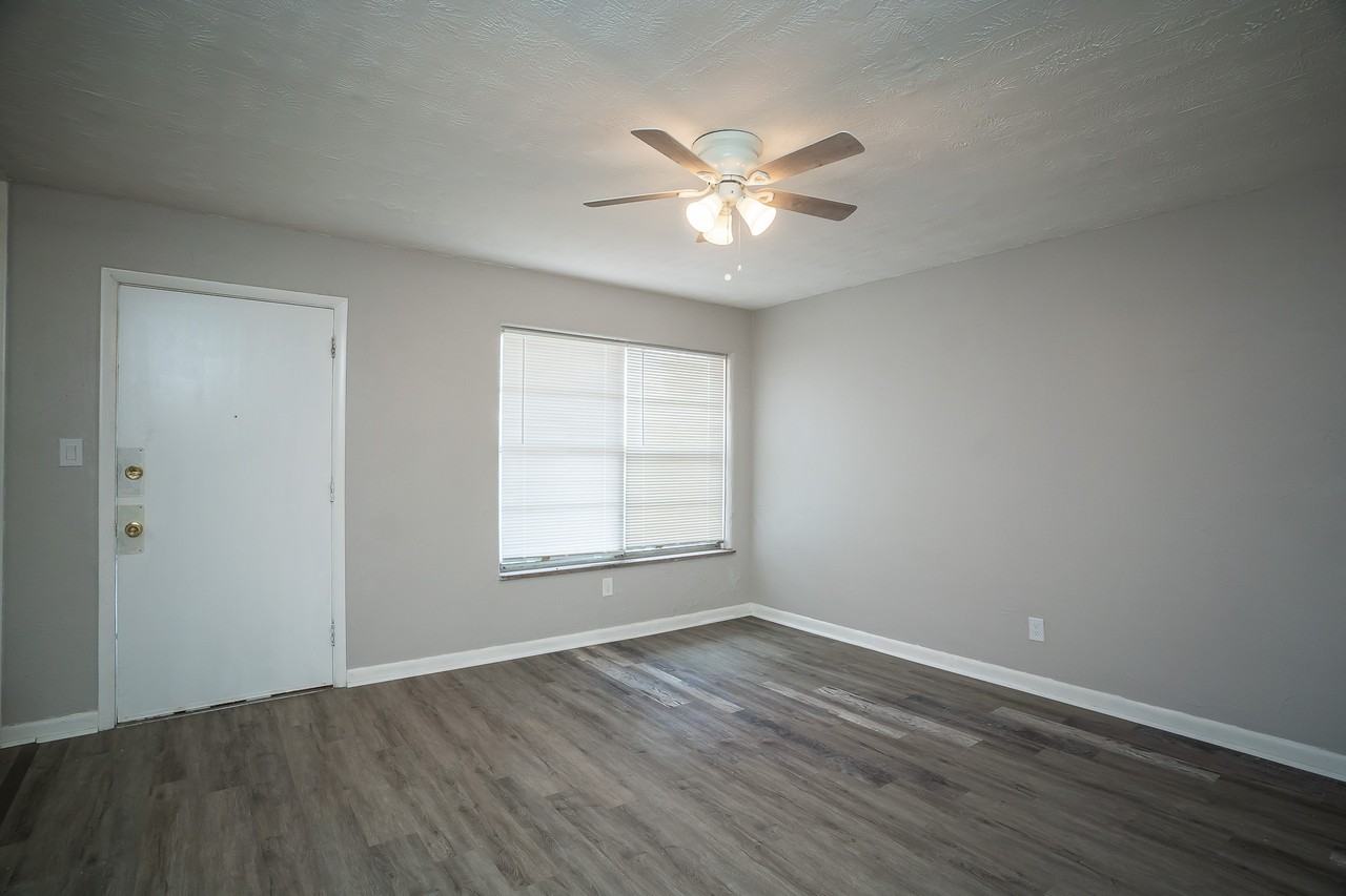 2525 Lakeview Ave - Photo 6 of 18