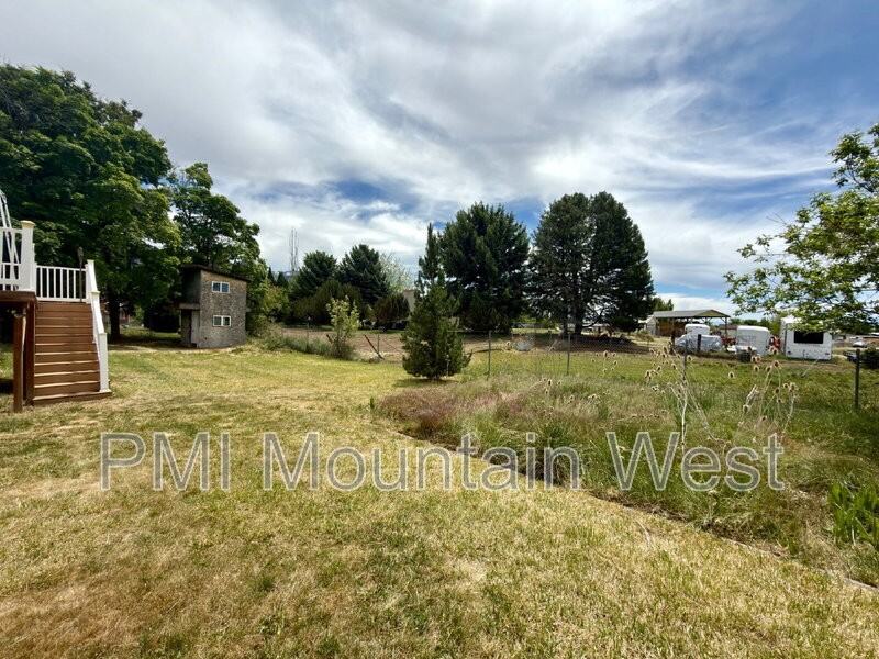 1020 Eastnorth - Photo 7 of 24