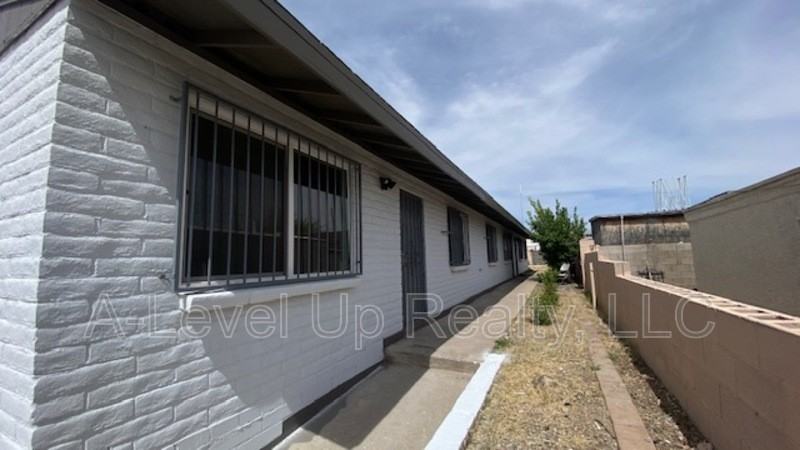 1025 S Santa Rita Ave