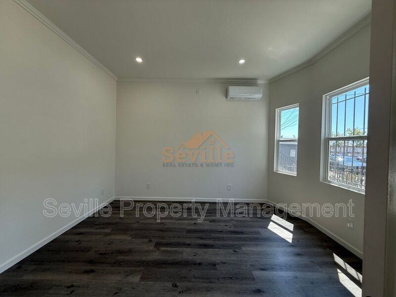 354 Peralta St - Photo 2 of 13