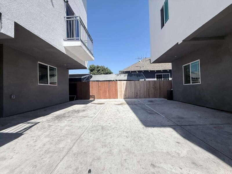1731 E 68th St #C - Photo 5 of 25