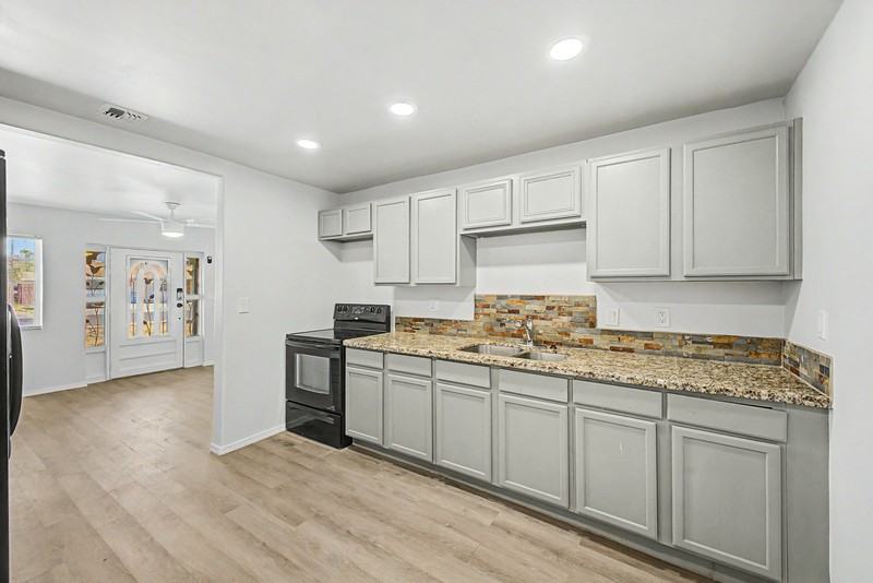 2045 E Orange St - Photo 3 of 32