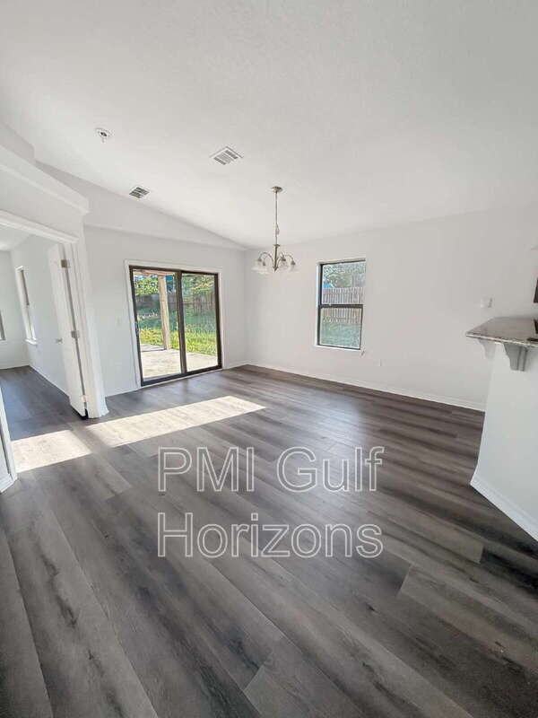 8657 El Paseo St - Photo 4 of 7