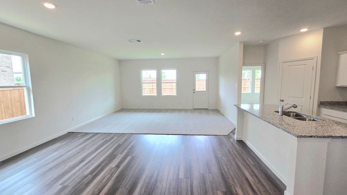 1238 Herring Dr - Photo 4 of 24