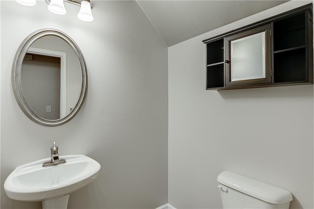 2445 Sheldon Pl - Photo 5 of 24