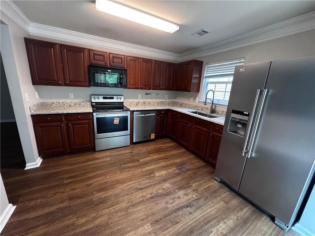 2445 Sheldon Pl - Photo 7 of 24