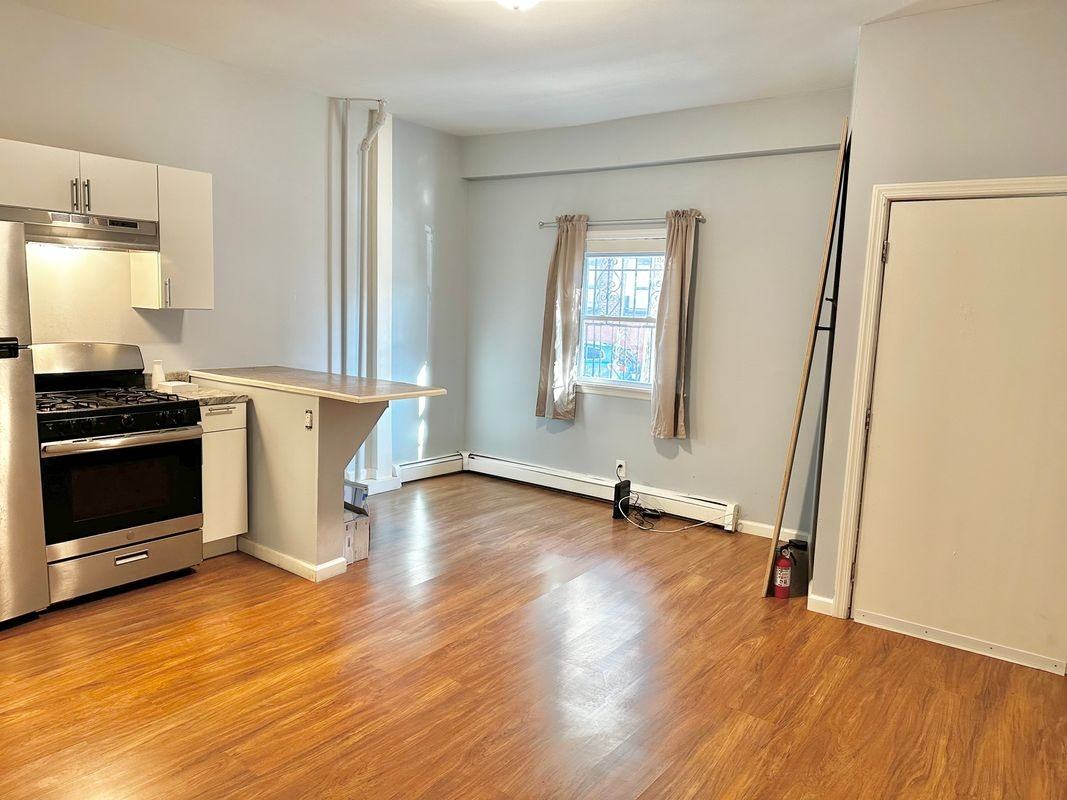 116 Garside St ##1f - Photo 7 of 9