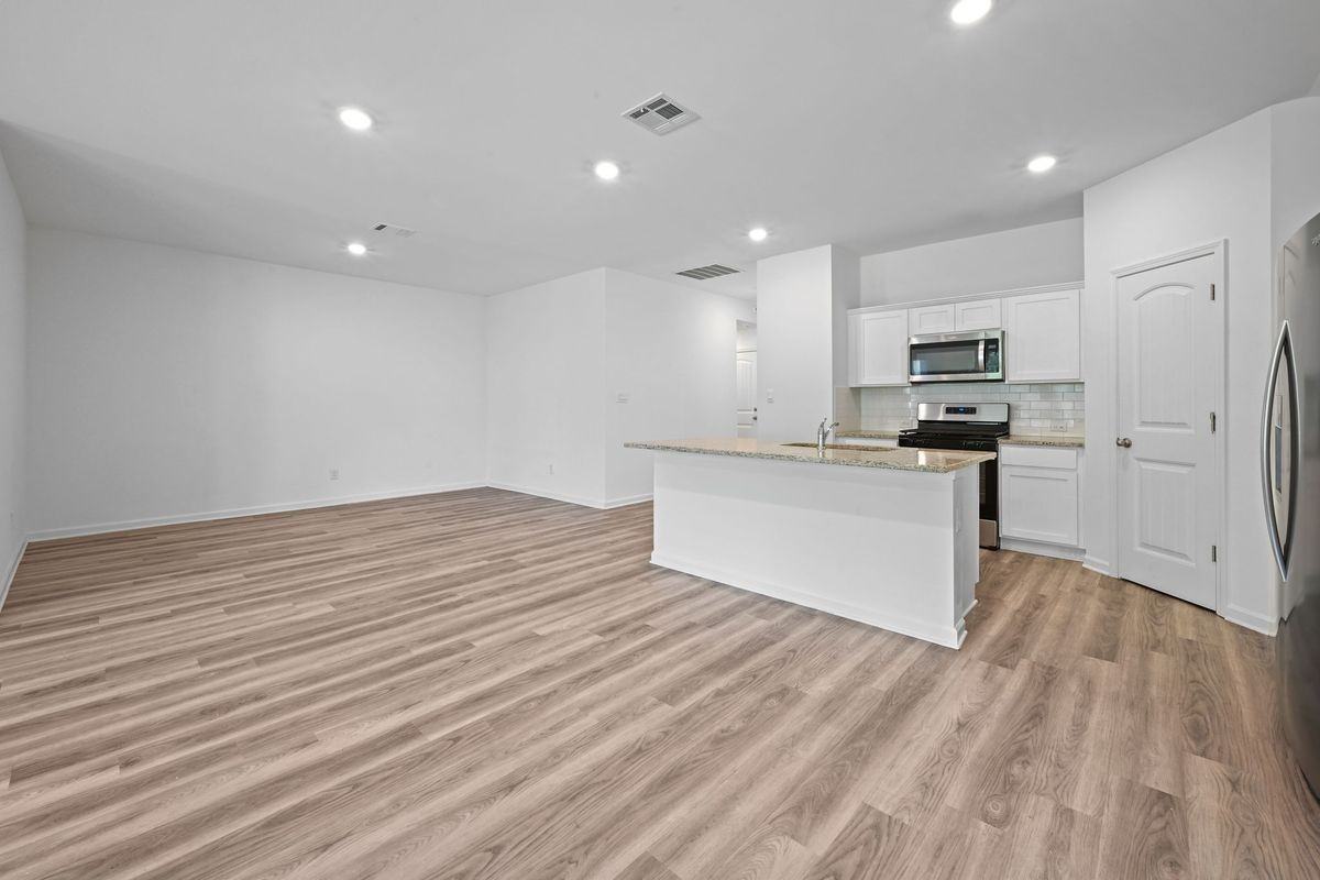 15820 Loussier Dr - Photo 4 of 13