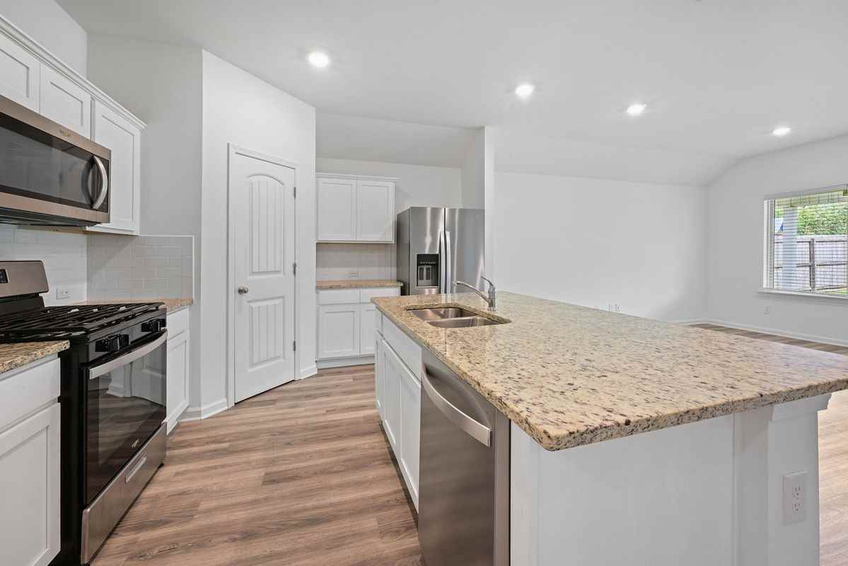 15820 Loussier Dr - Photo 5 of 13