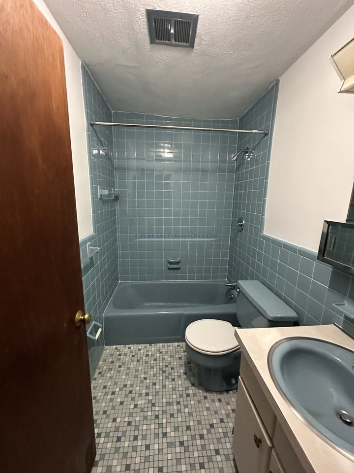 163 Lexington St #17 - Photo 2 of 13