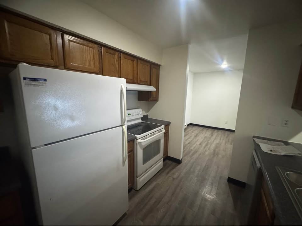 406 1st St #2 - Photo 5 of 9