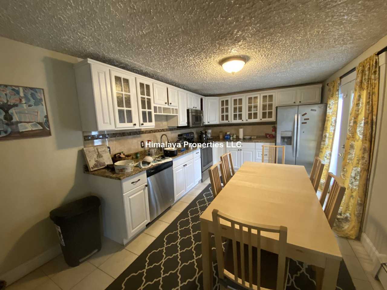 4 Gore Street Pl - Photo 2 of 11