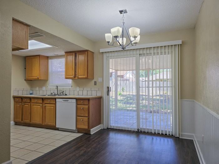 6513 Westridge Dr - Photo 4 of 14