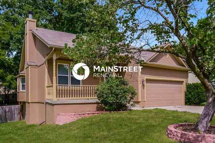 2752 N 109th Ter - Photo 5 of 18