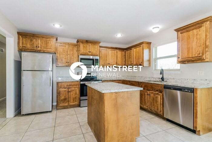 516 S Poplar St - Photo 5 of 17