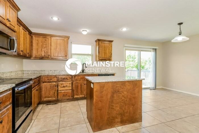 516 S Poplar St - Photo 6 of 17