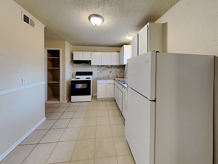 11211 Ulloa Ln - Photo 6 of 19