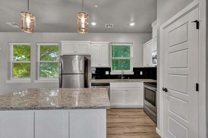 1138 N Blackwelder Ave #3 - Photo 4 of 29