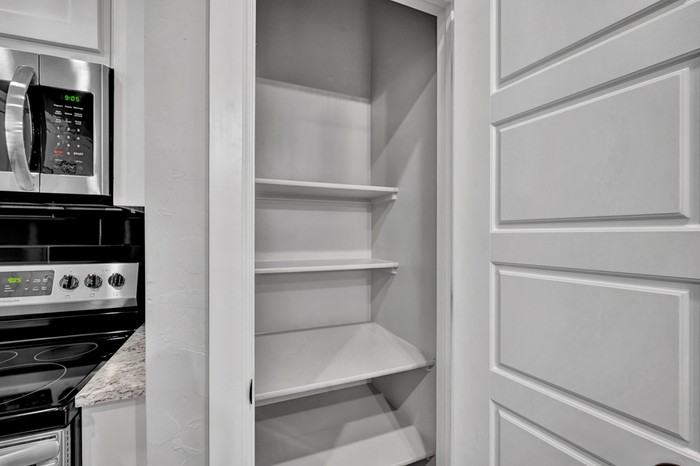 1138 N Blackwelder Ave #3 - Photo 6 of 29