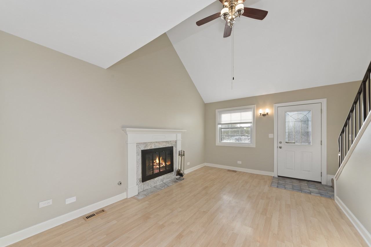 712 Clearwood Ct #712 - Photo 3 of 10