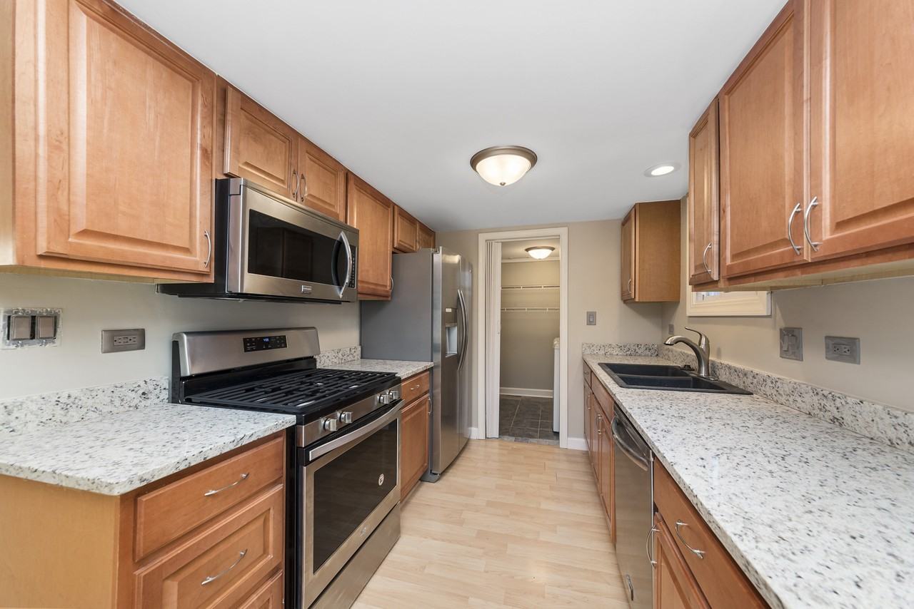 712 Clearwood Ct #712 - Photo 4 of 10