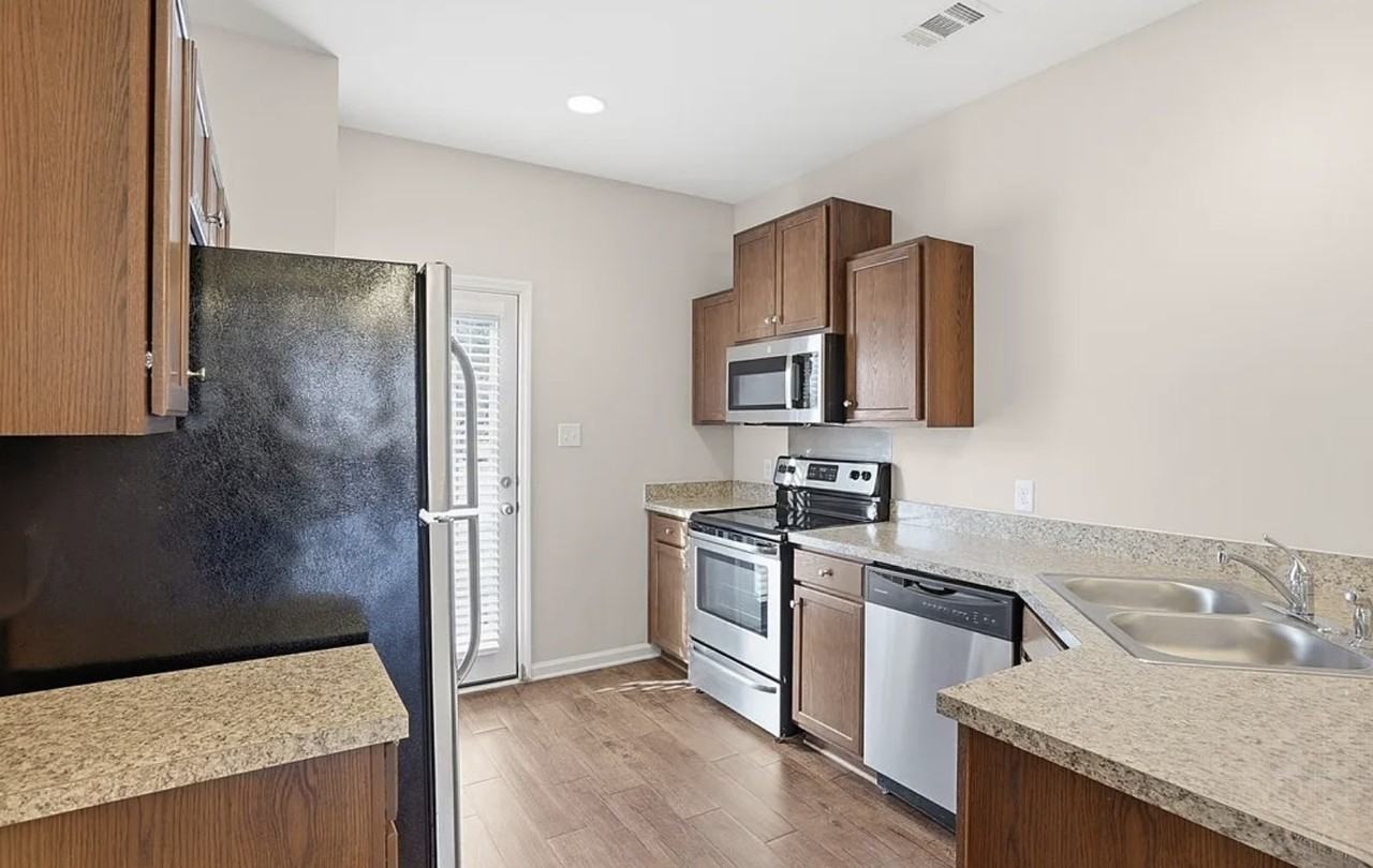 415 Old Ivy Sq #415 - Photo 3 of 31