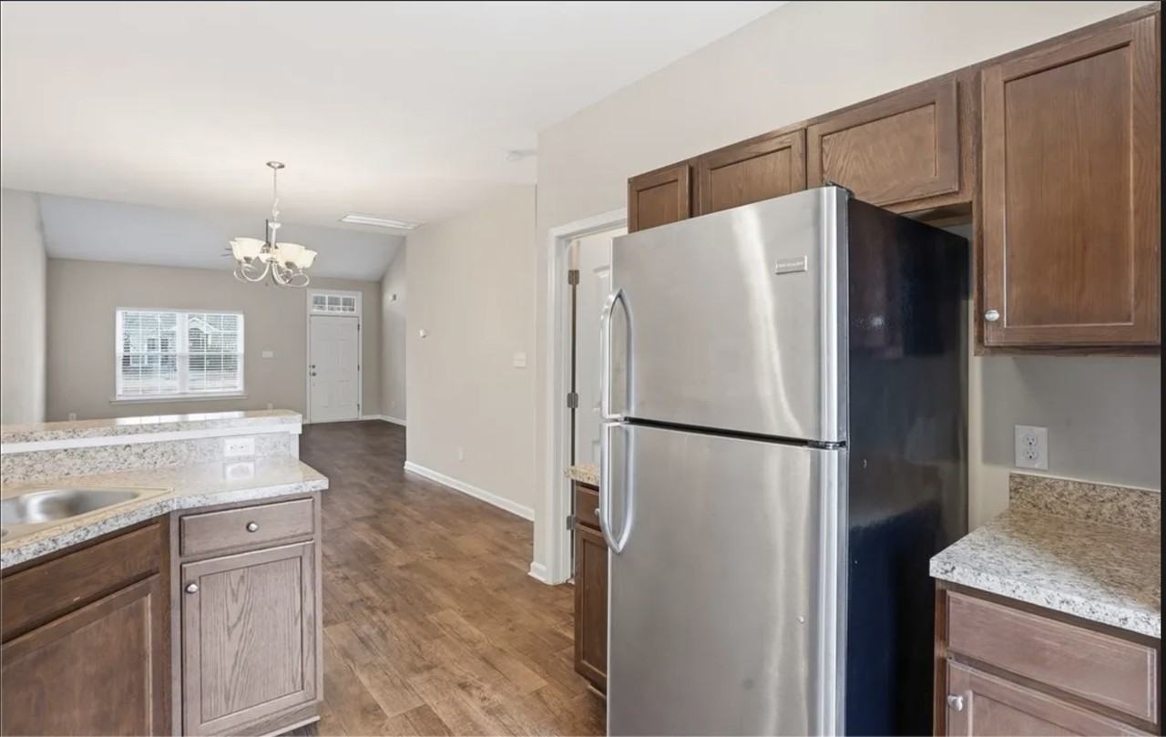 415 Old Ivy Sq #415 - Photo 4 of 31