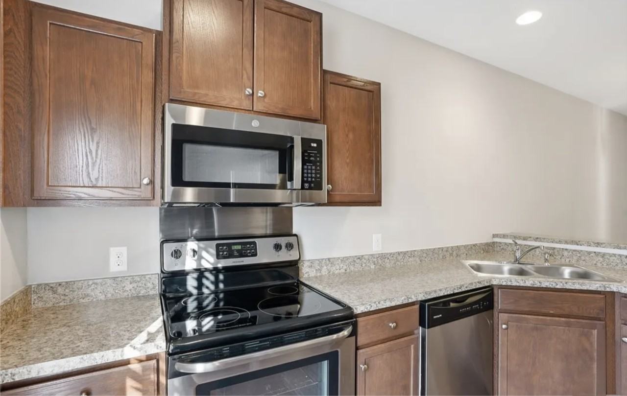 415 Old Ivy Sq #415 - Photo 5 of 31