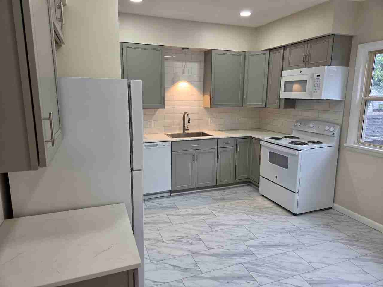 182 Laurelton Rd #182 - Photo 3 of 20