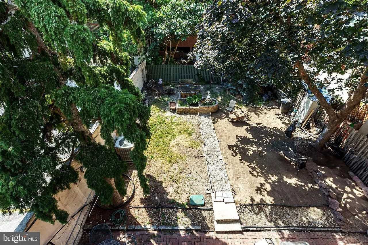 318 Bainbridge St #B - Photo 2 of 25