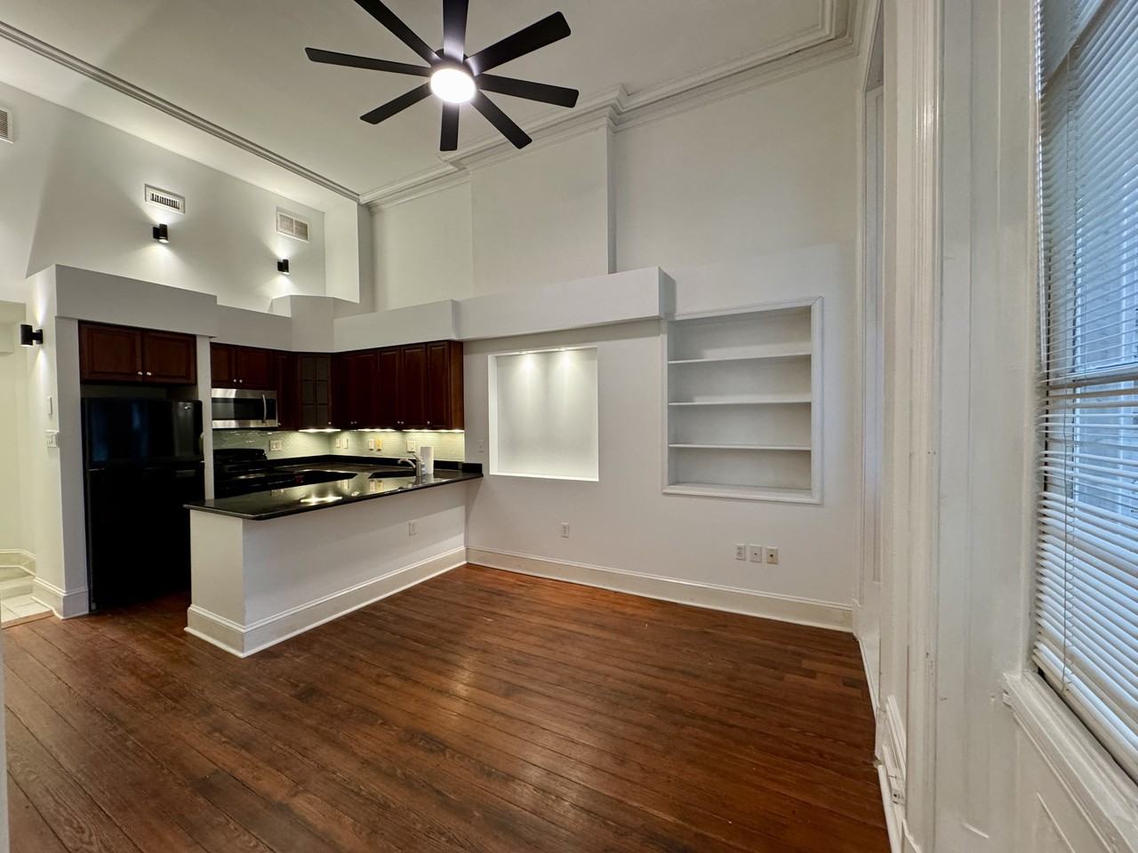 318 Bainbridge St #B - Photo 3 of 25