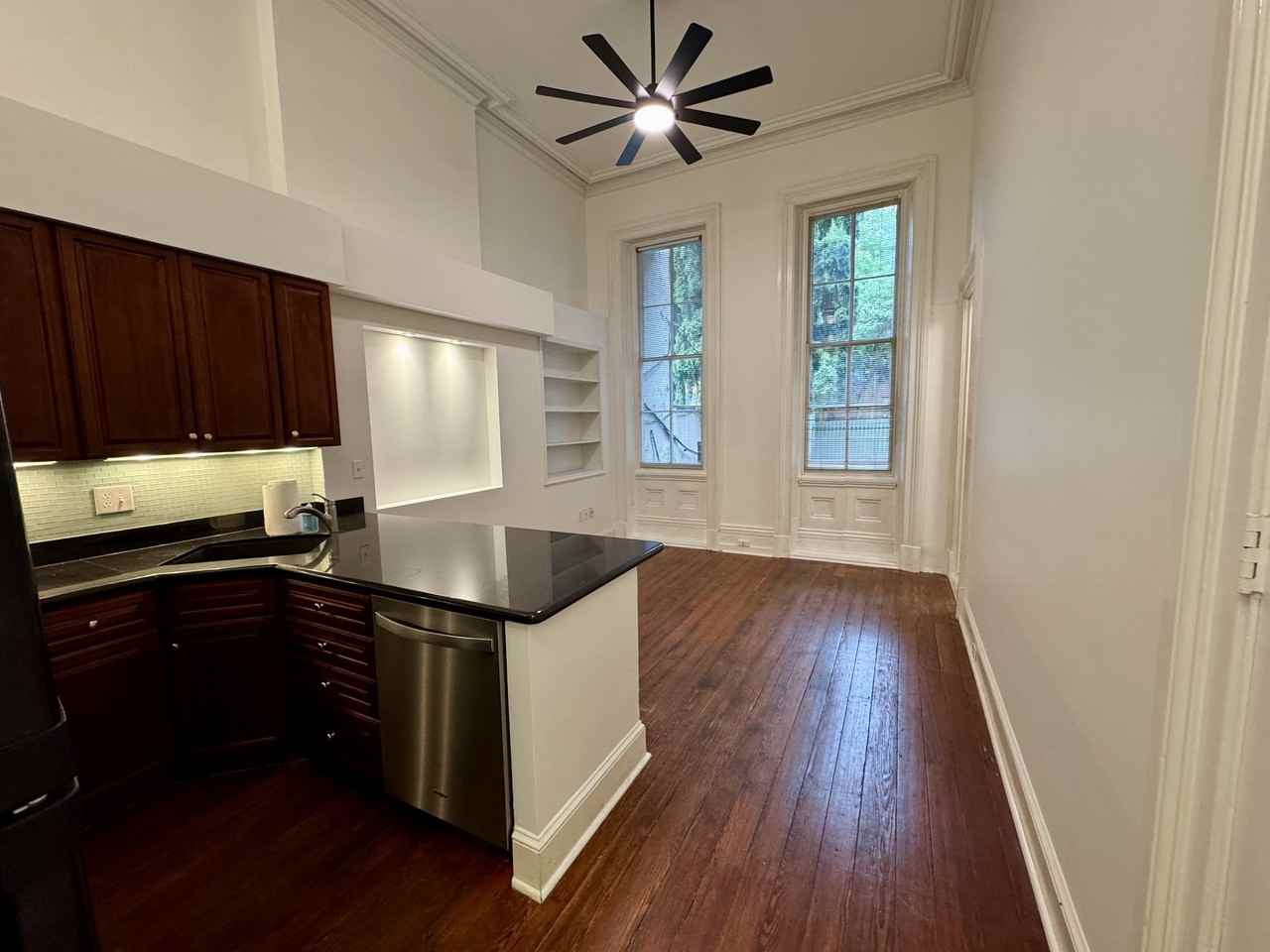 318 Bainbridge St #B - Photo 4 of 25